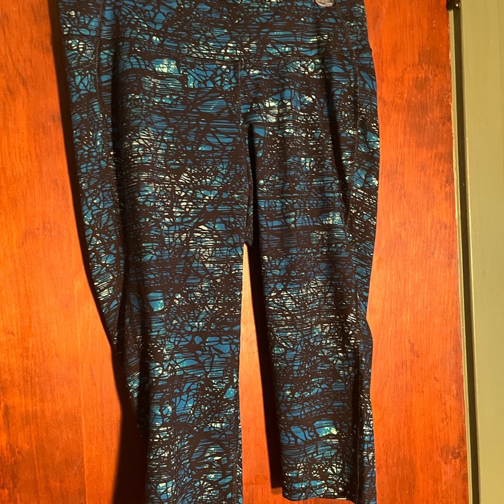 Old Navy Black and Teal Abstract Capris